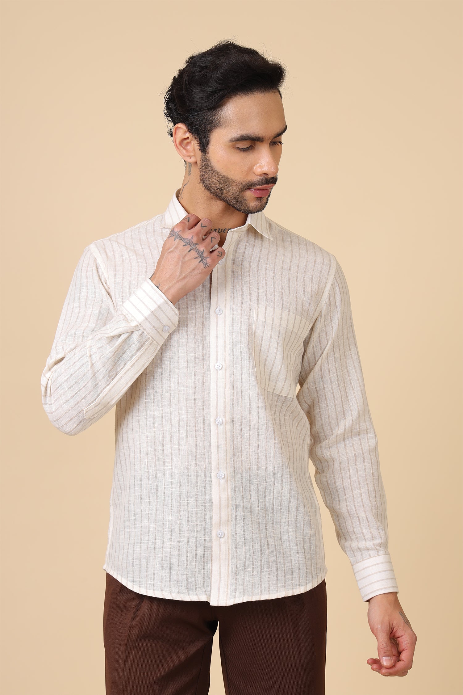 Men'S Textured Off-White Casual Shirt With Front Pocket