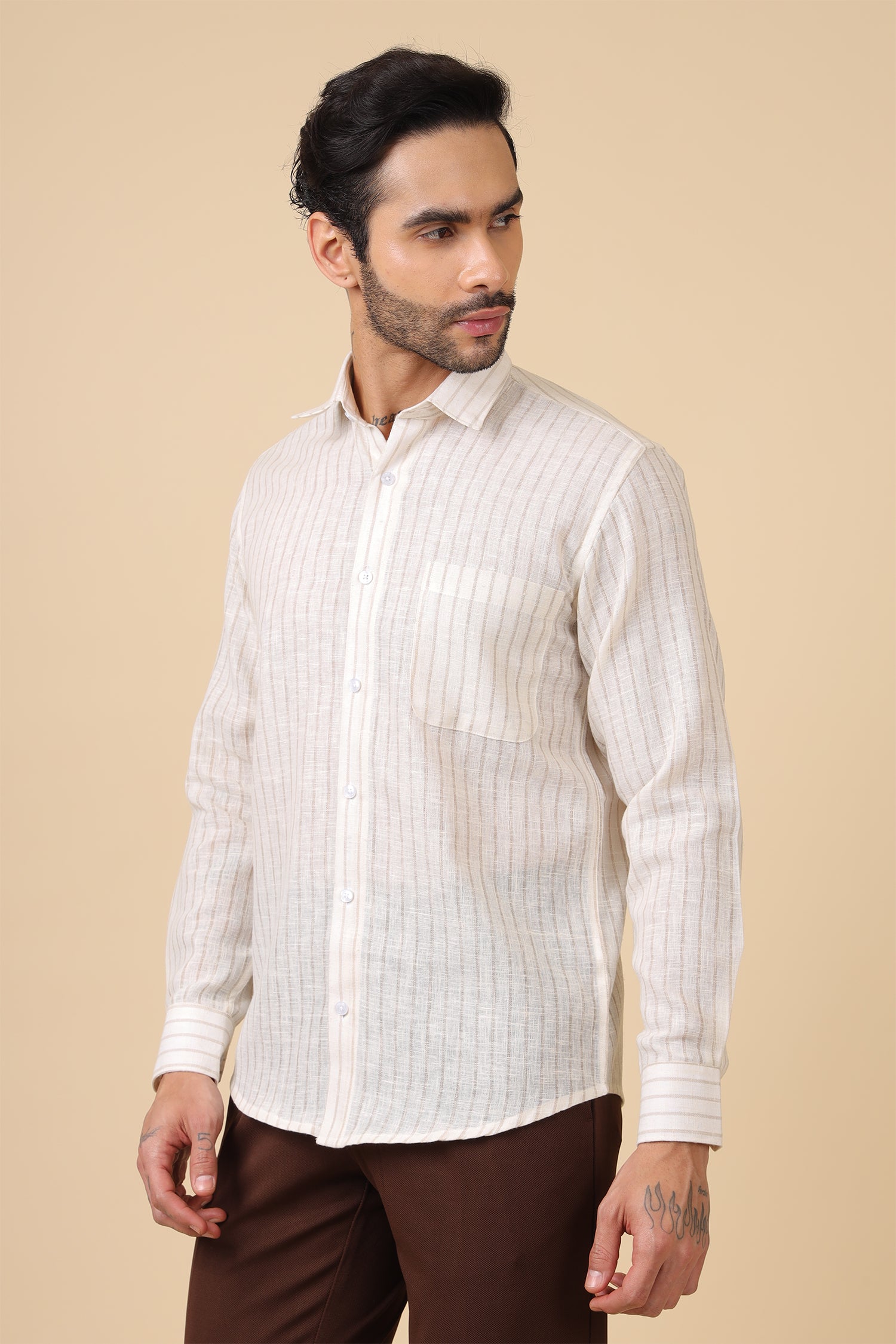 Men'S Textured Off-White Casual Shirt With Front Pocket