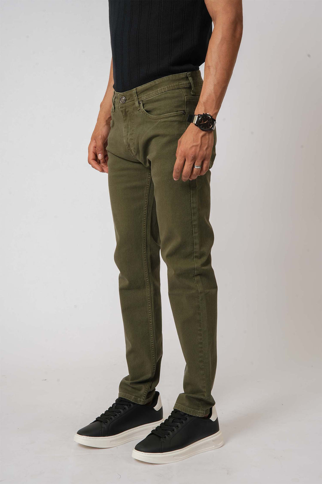Men wearing casual olive green slim-fit denim jeans made by Hallstatt