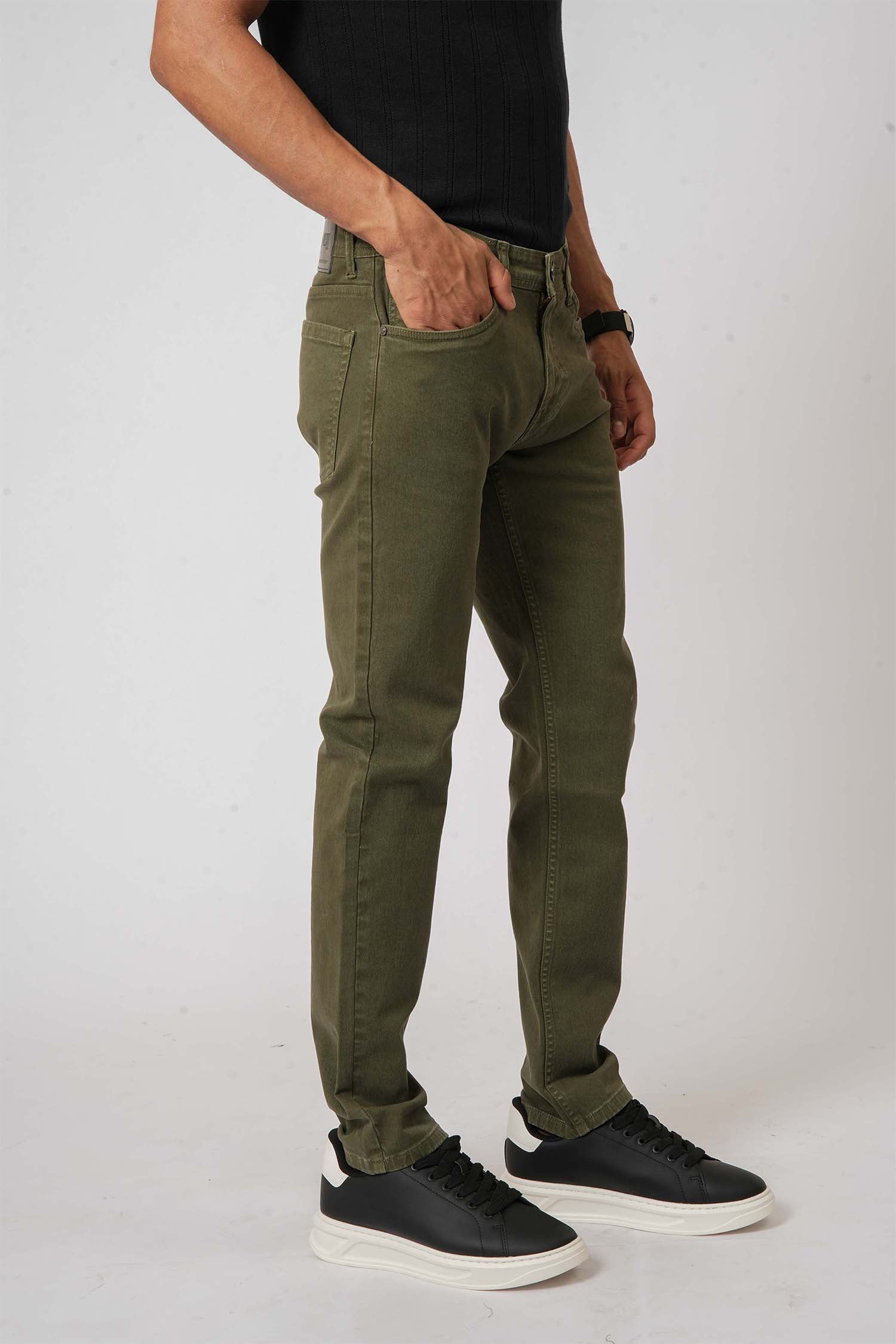Men wearing casual olive green slim-fit denim jeans made by Hallstatt